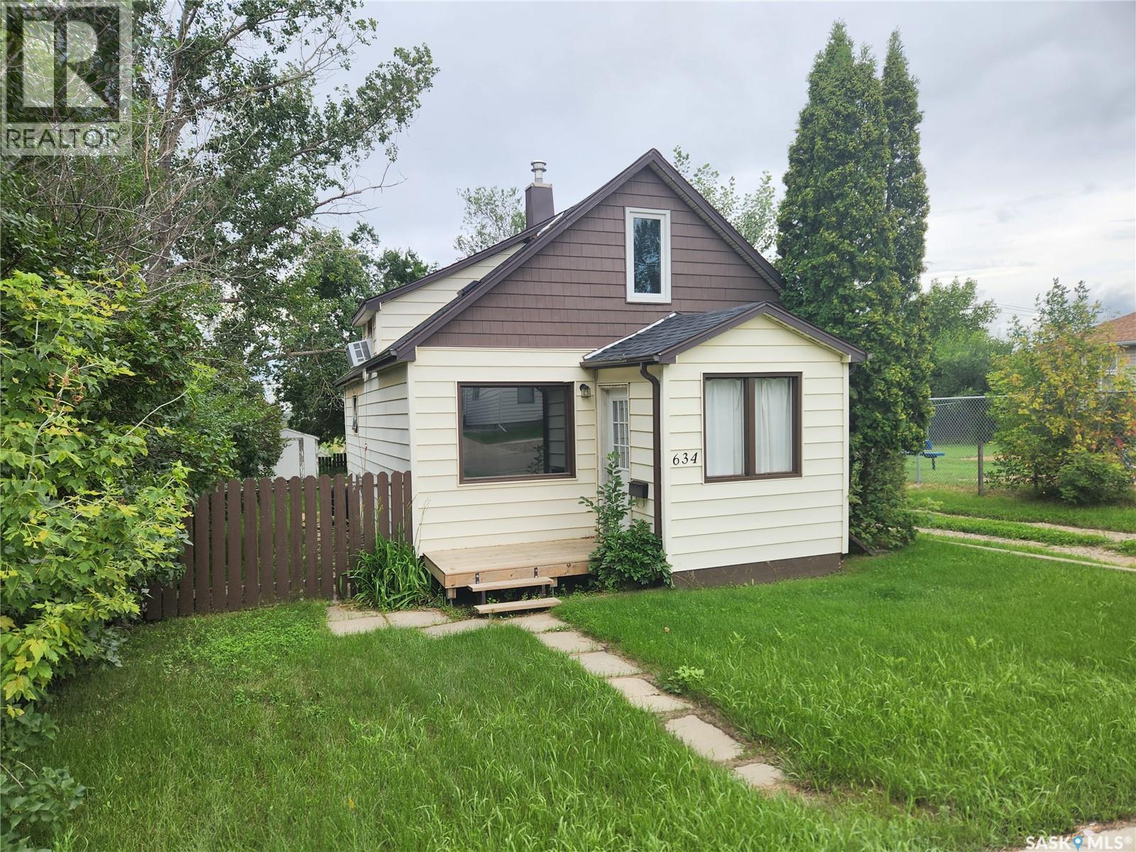 634 2nd Street, Estevan, SK S4A 0K9