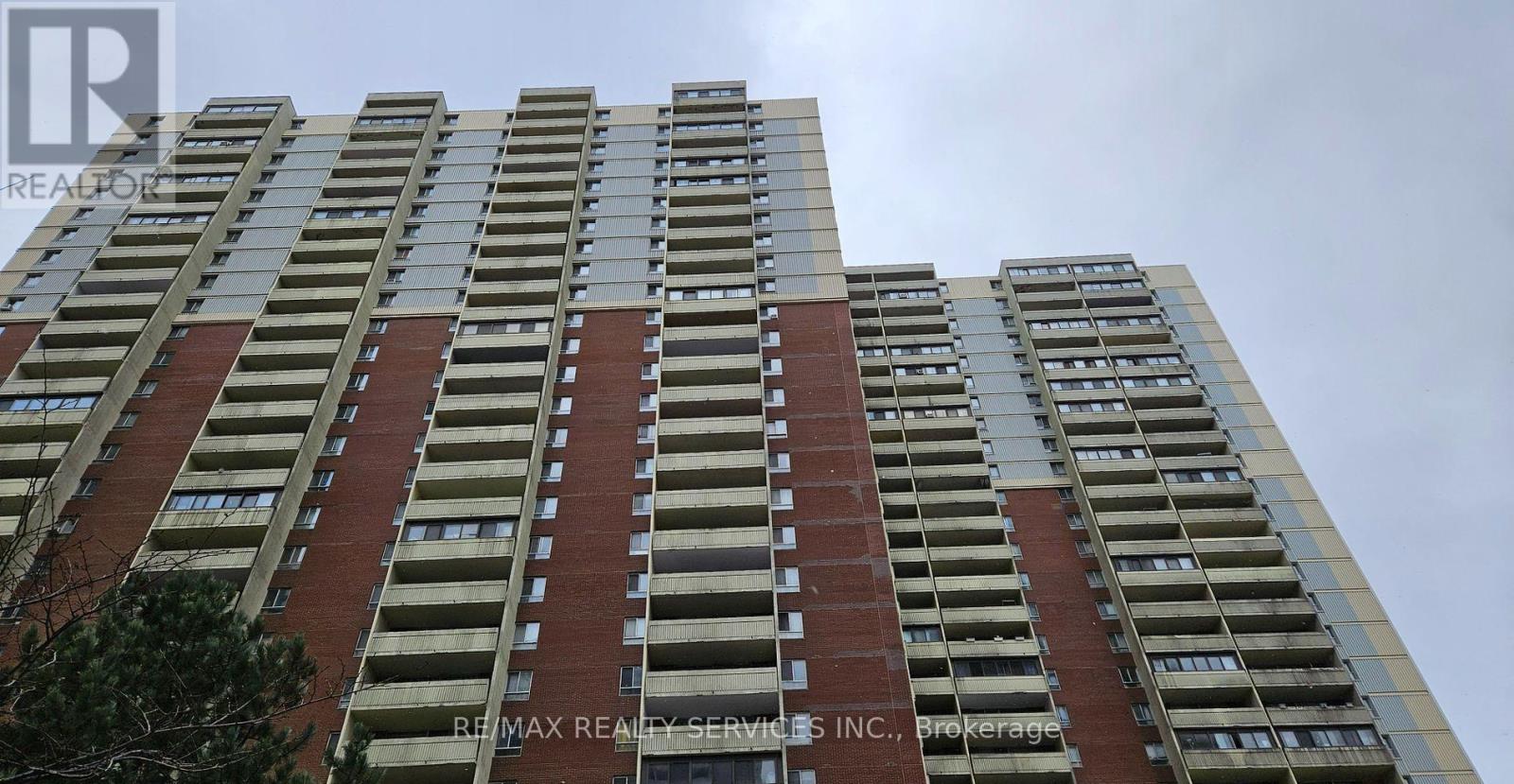 207 1 Massey Sq, Toronto, ON M4C 5L4