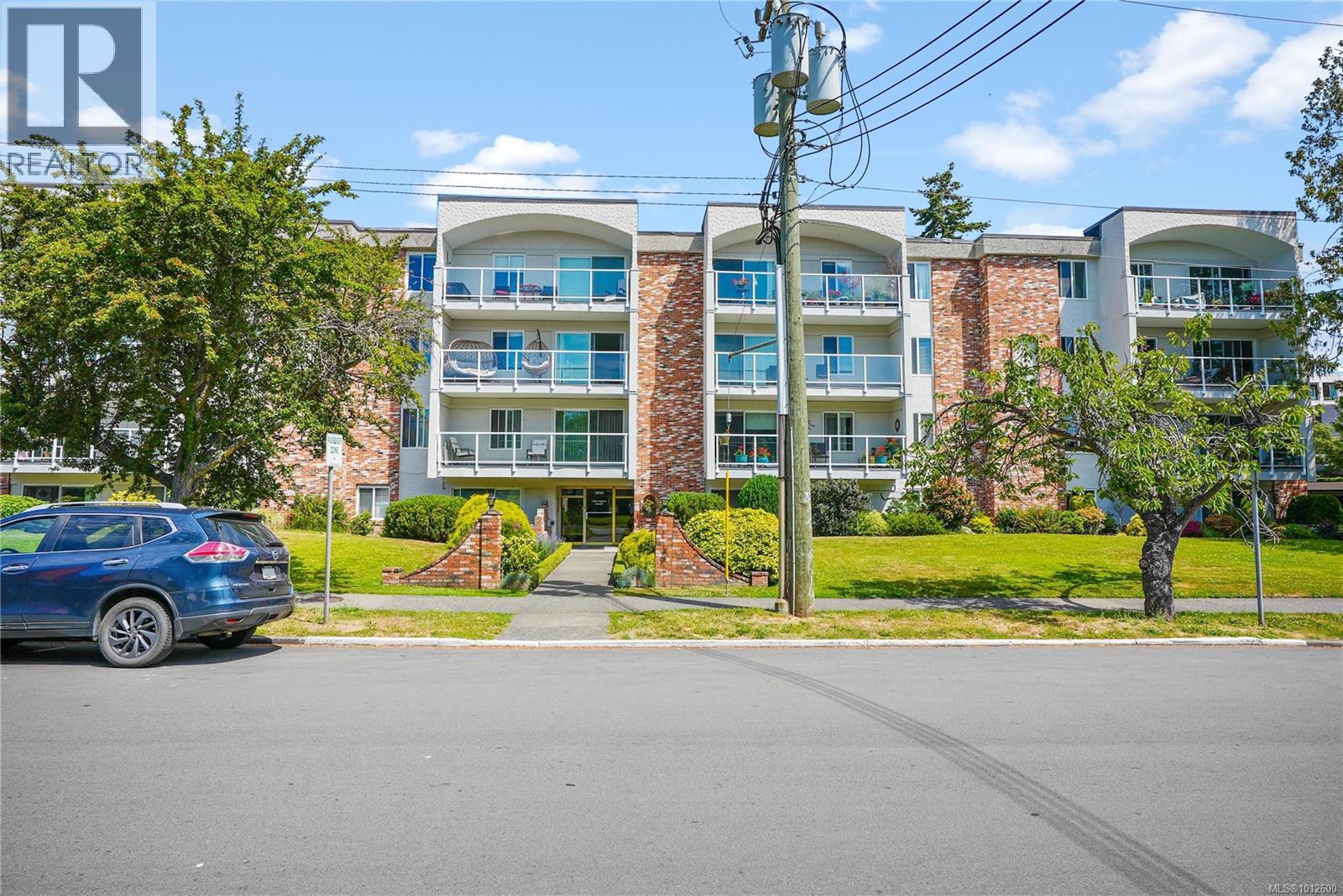 1040 Rockland Ave Unit 202 Ave, Victoria, BC V8V 3H5