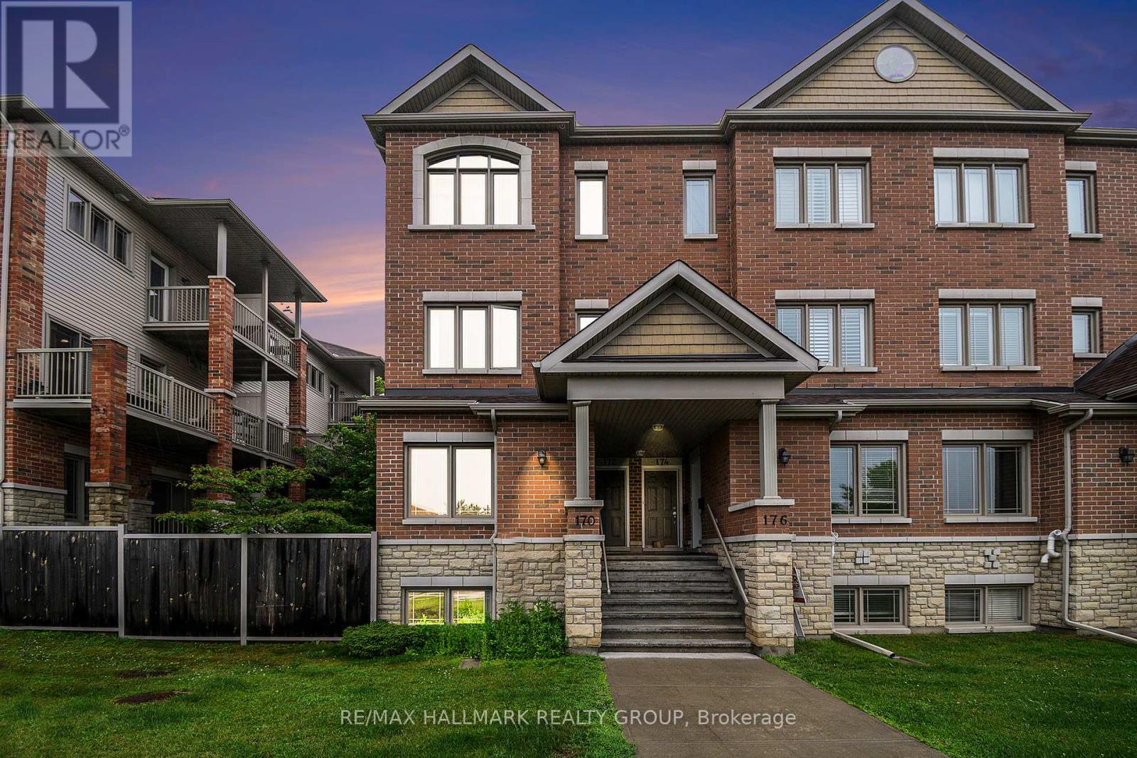 17 170 Den Haag Dr, Ottawa, ON K1K 2V7