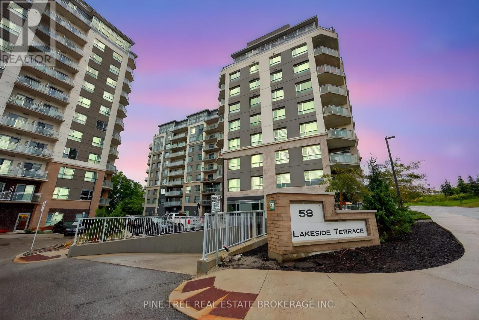 305 58 Lakeside Ter, Barrie Little Lake, ON L0K 1S0