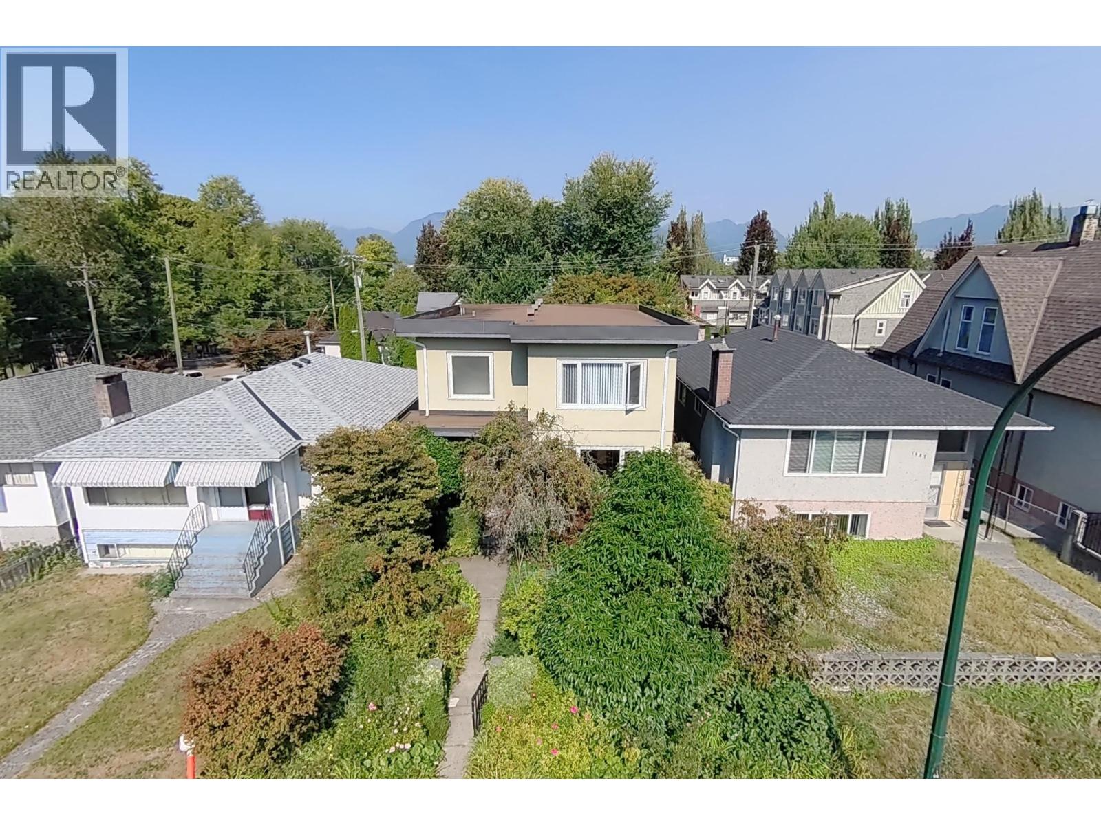 1621 Adanac St, Vancouver, BC V5L 2C7