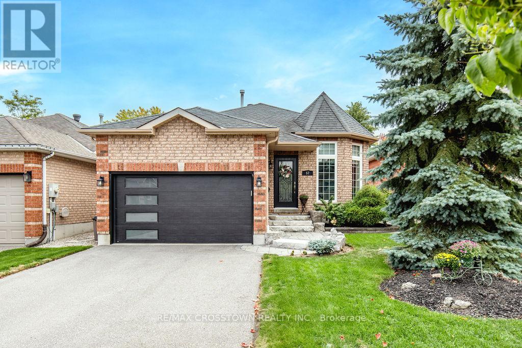 57 Forest Dale Dr, Barrie, ON L4M 6M7