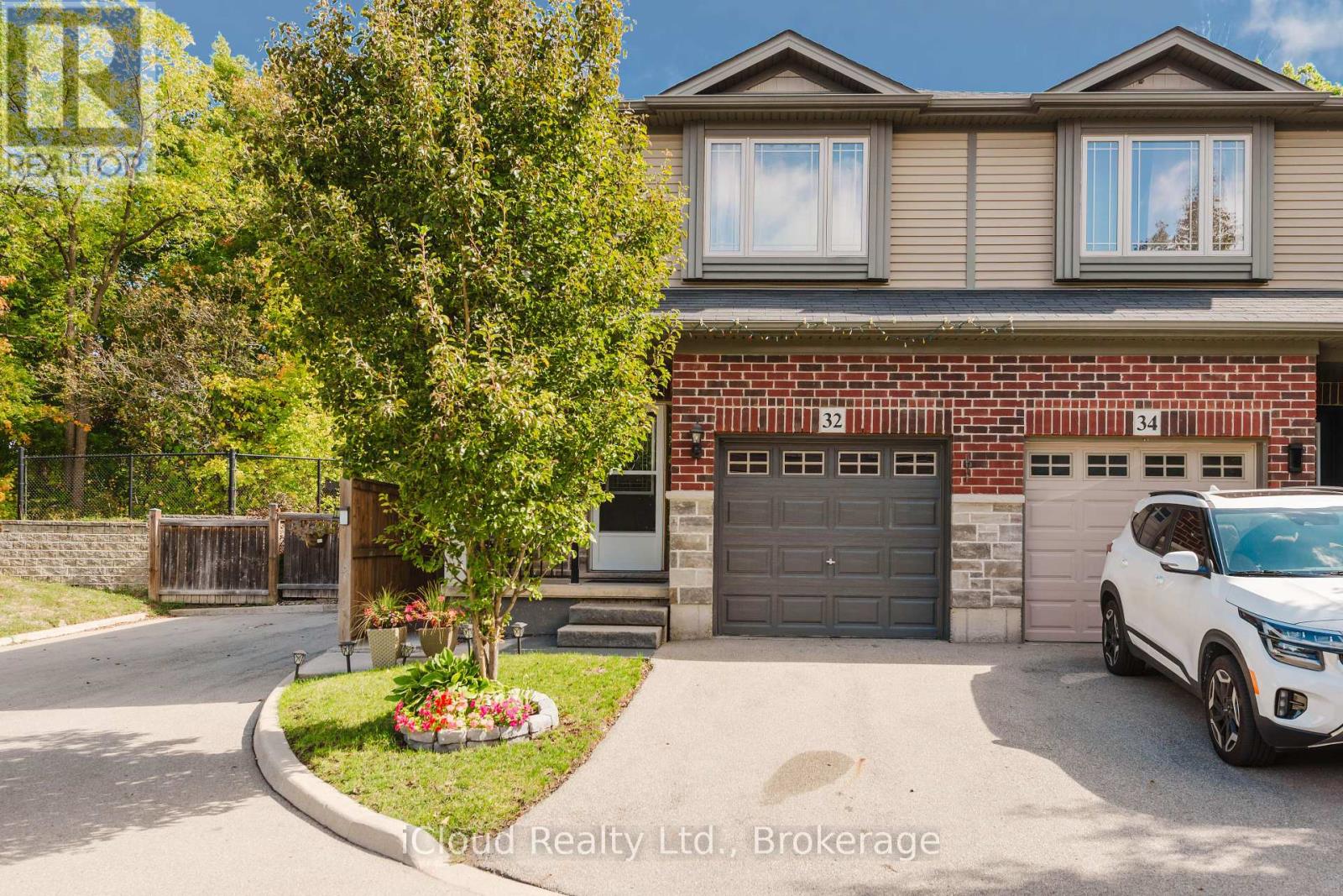 32 Rolling Ln, Hamilton, ON L8K 6E2