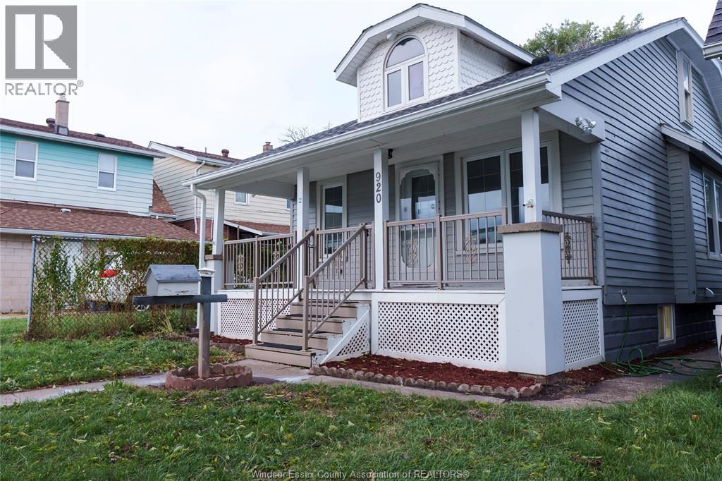 920 Janette Ave, Windsor, ON N9A 5A1