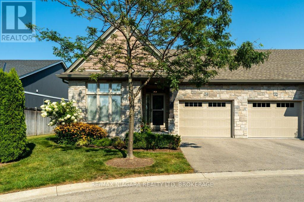 34 Blossom Common, St. Catharines, ON L2M 7N9