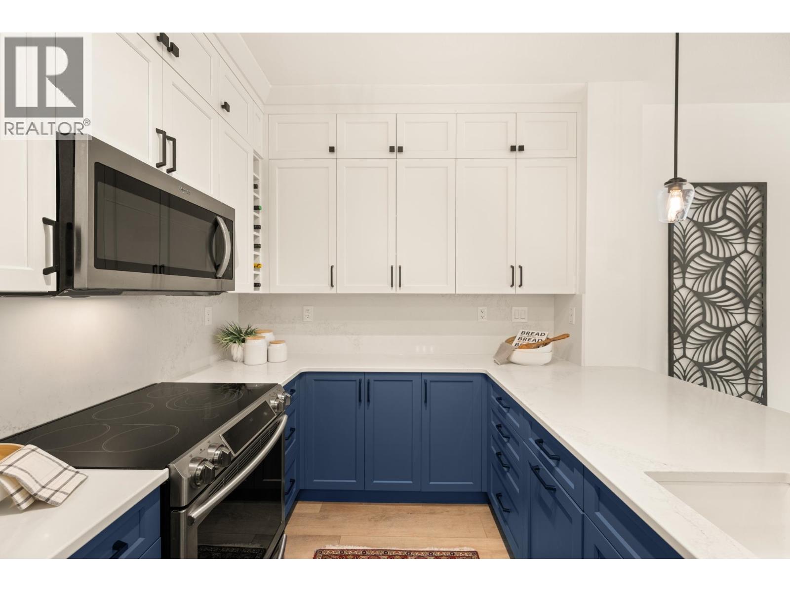 285 Ross Drive Unit 301, New Westminster, BC V3L 0B9