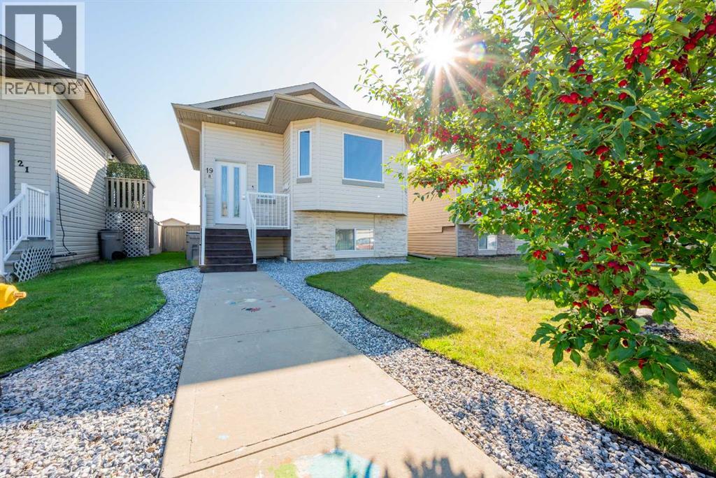 19 Pinnacle Xing, Grande Prairie, AB T8W 0A9
