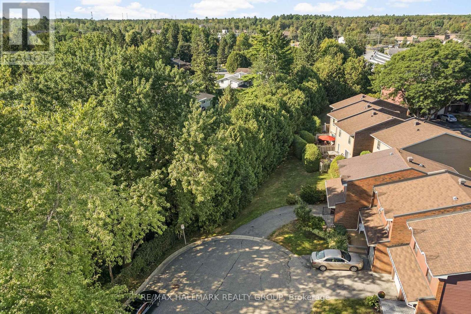 26 C Arnold Dr, Ottawa, ON K2H 6V9