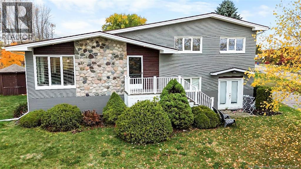 125 Roche, Bathurst, NB E2A 3E5