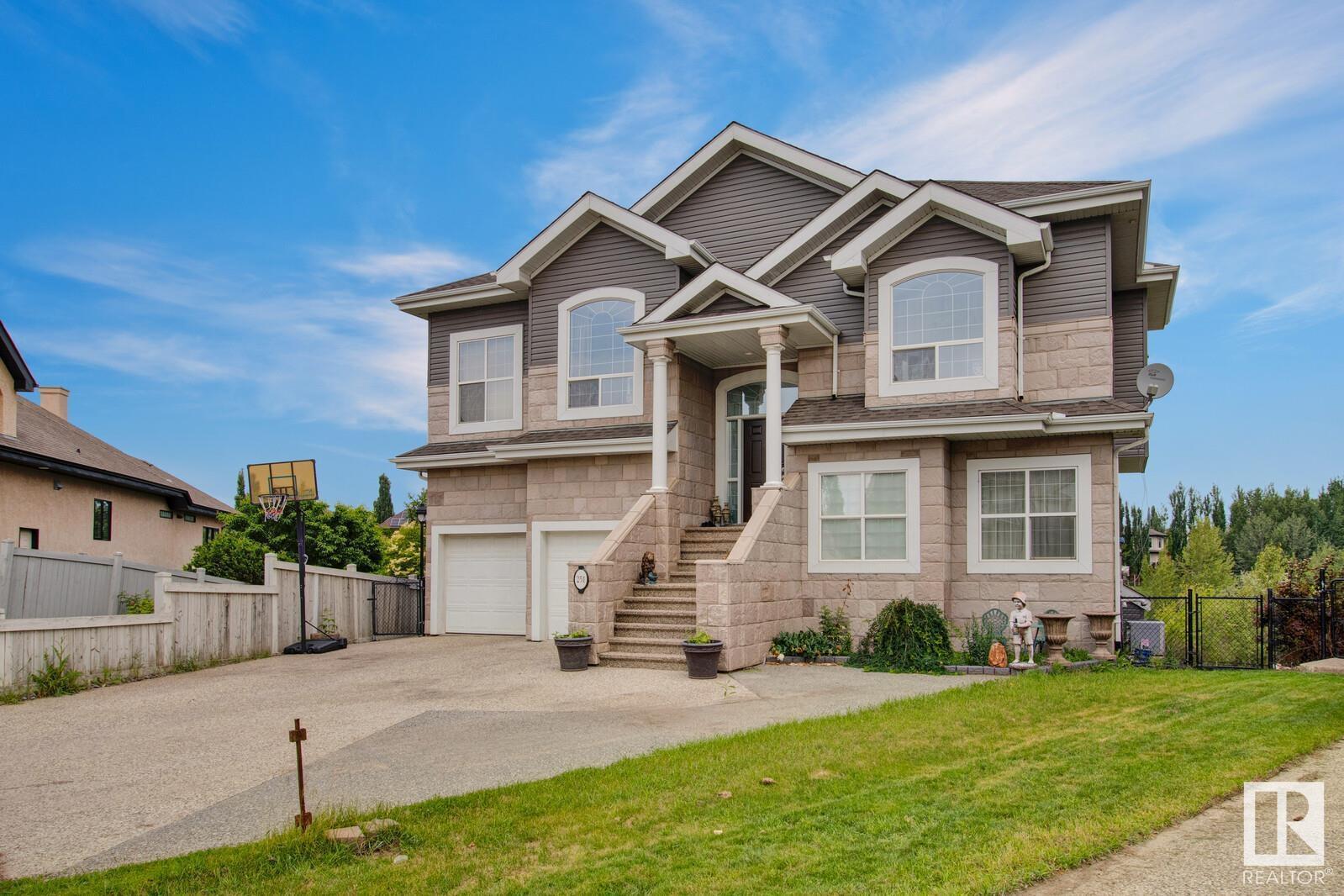 251 Galland Cl NW, Edmonton, AB T5T 6P7