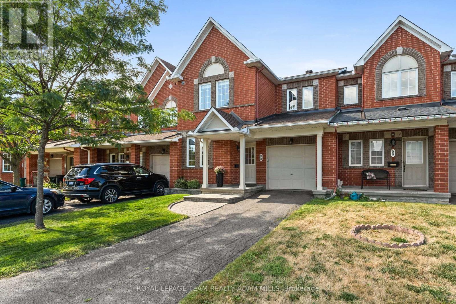 90 Hathaway Dr, Ottawa, ON K2G 6S6