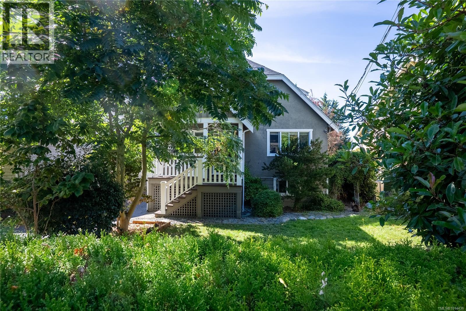 2730 Blackwood St, Victoria, BC V8T 3W5