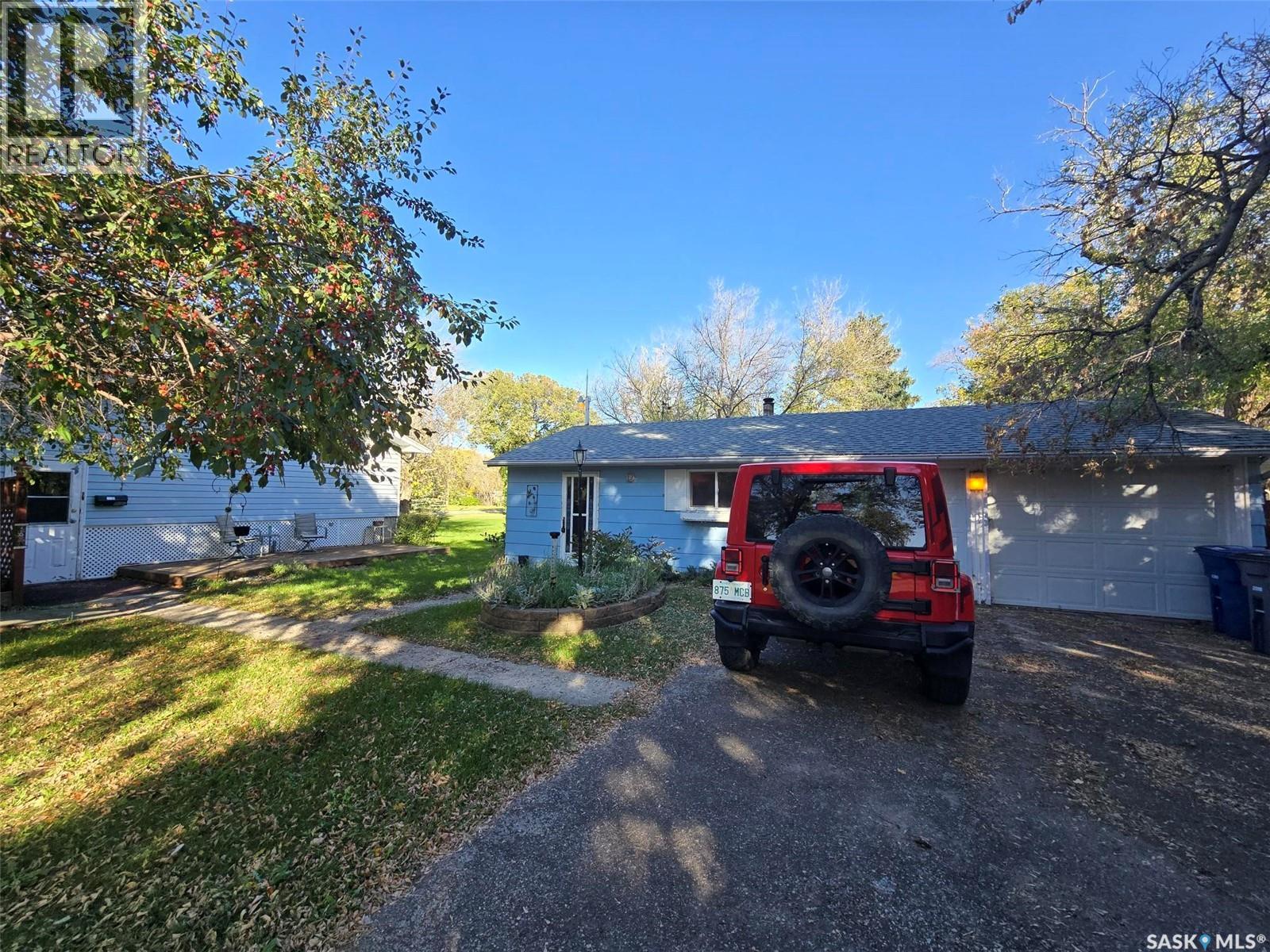 501 Stella St, Grenfell, SK S0G 2B0