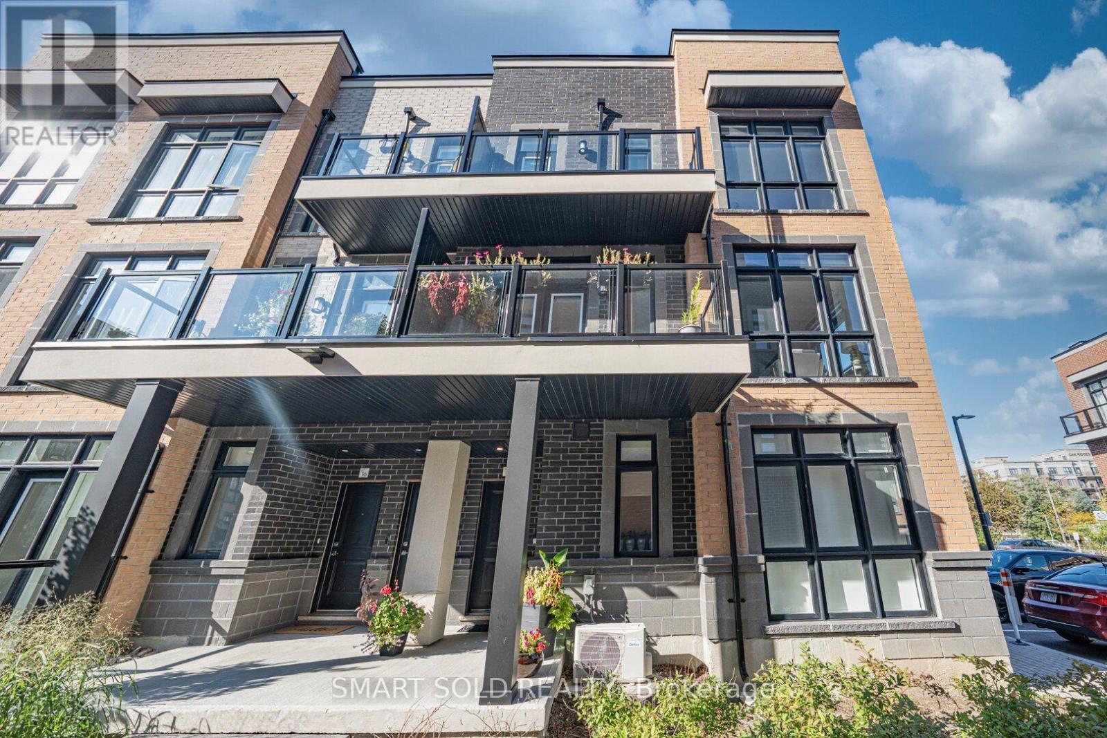 18 6 Sayers Ln, Richmond Hill Oak Ridges, ON L4E 1J4
