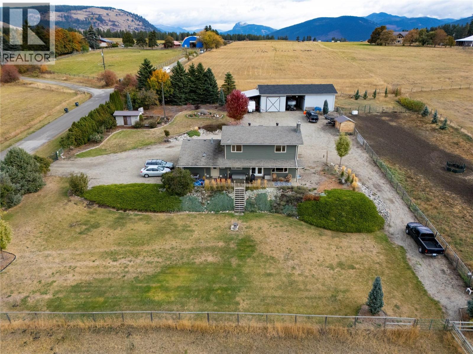 5432 Rochdell Rd, Coldstream, BC V1B 3E8