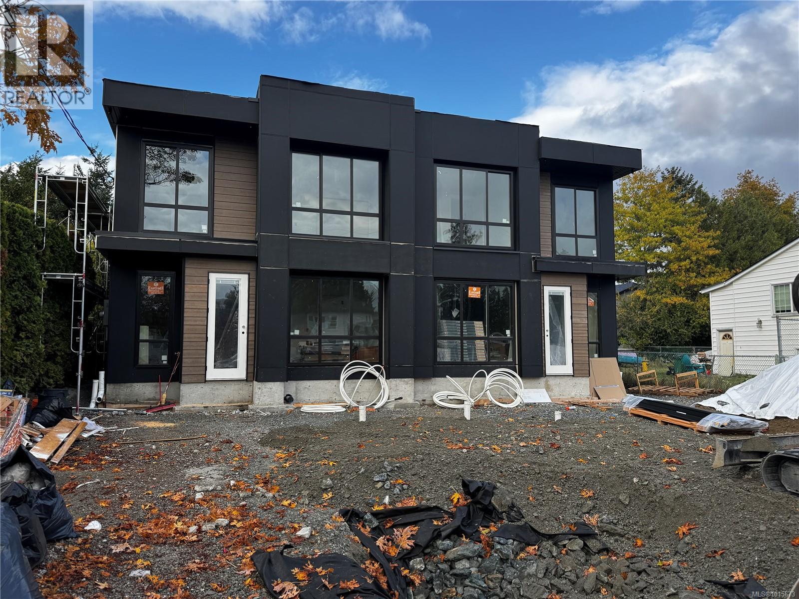588 Whiteside St Unit 1 St, Saanich, BC V8Z 1Y6