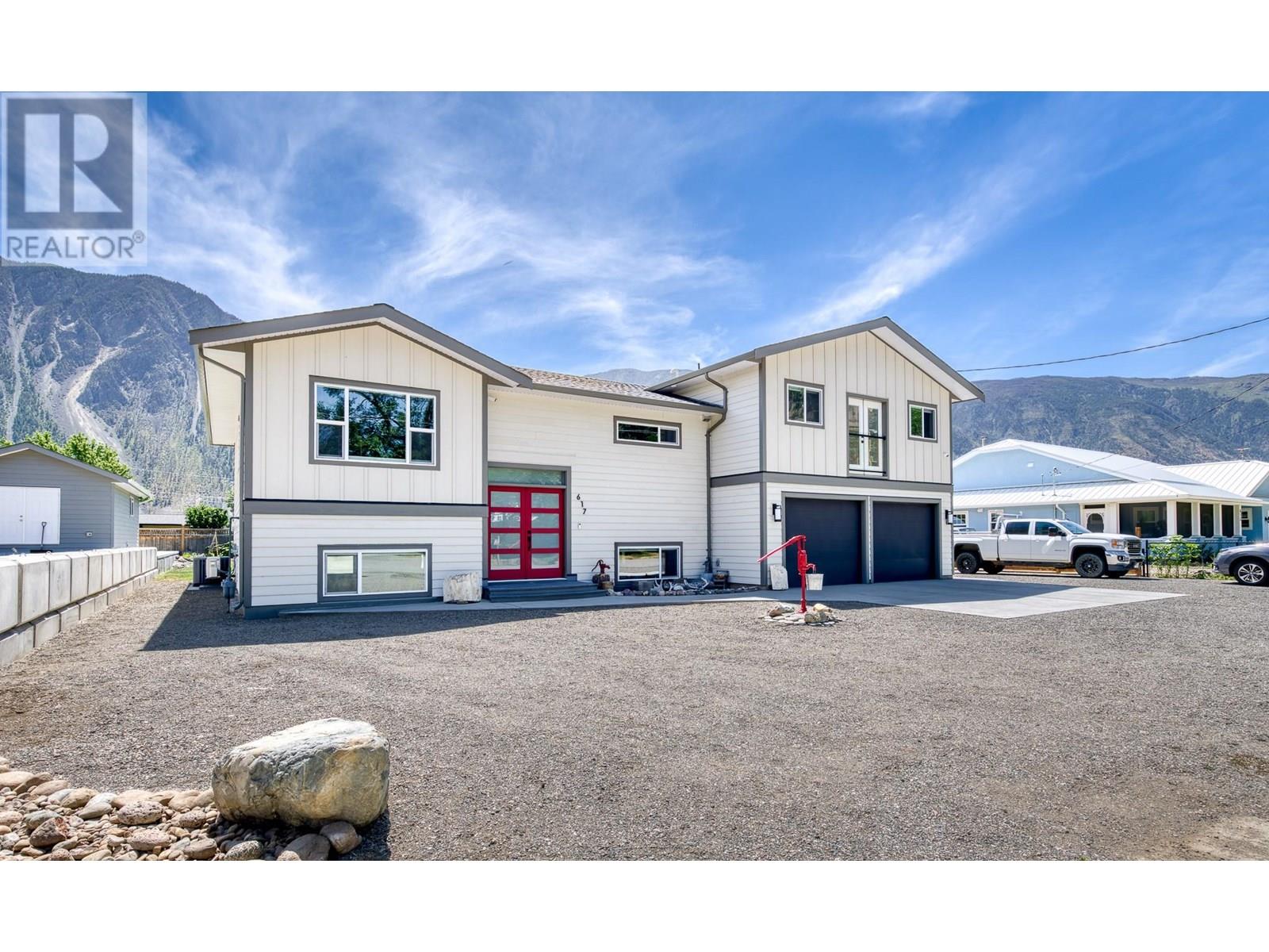 617 2 Avenue, Keremeos, BC V0X 1N2