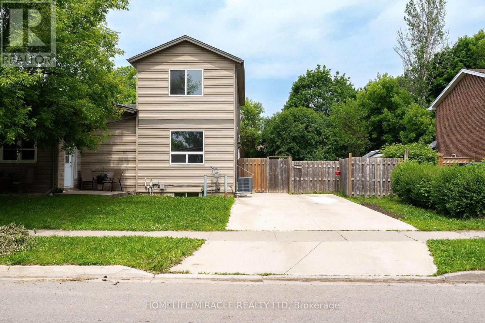 120 Jansen Ave, Kitchener, ON N2A 2L7
