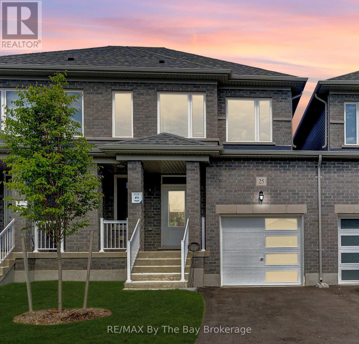 25 Lisa St, Wasaga Beach, ON L9Z 1J9