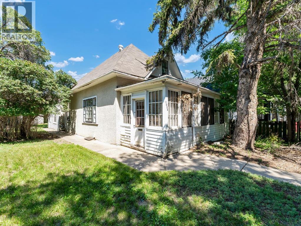 1054 Yuill St SE, Medicine Hat, AB T1A 0Z2