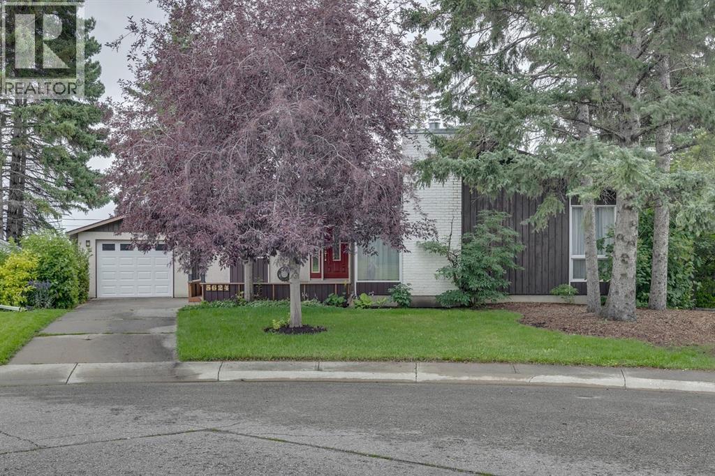 5624 Ladbrooke Dr SW, Calgary, AB T3E 5X8