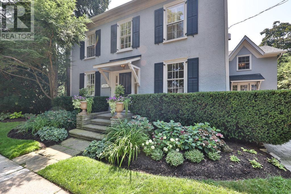 68 Thomas St, Oakville, ON L6J 3A4