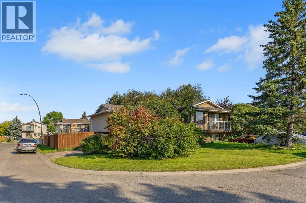 105 Fonda Ct SE, Calgary, AB T2A 6B5