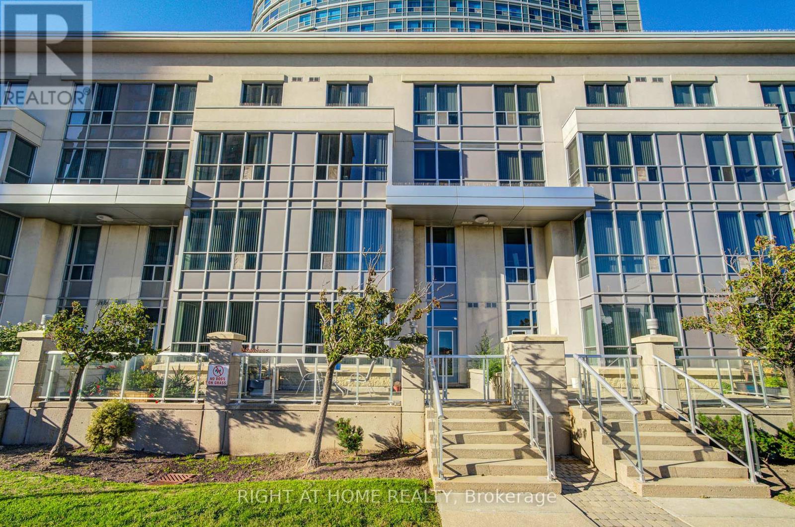 36 Lee Centre Dr, Toronto, ON M1H 3K2