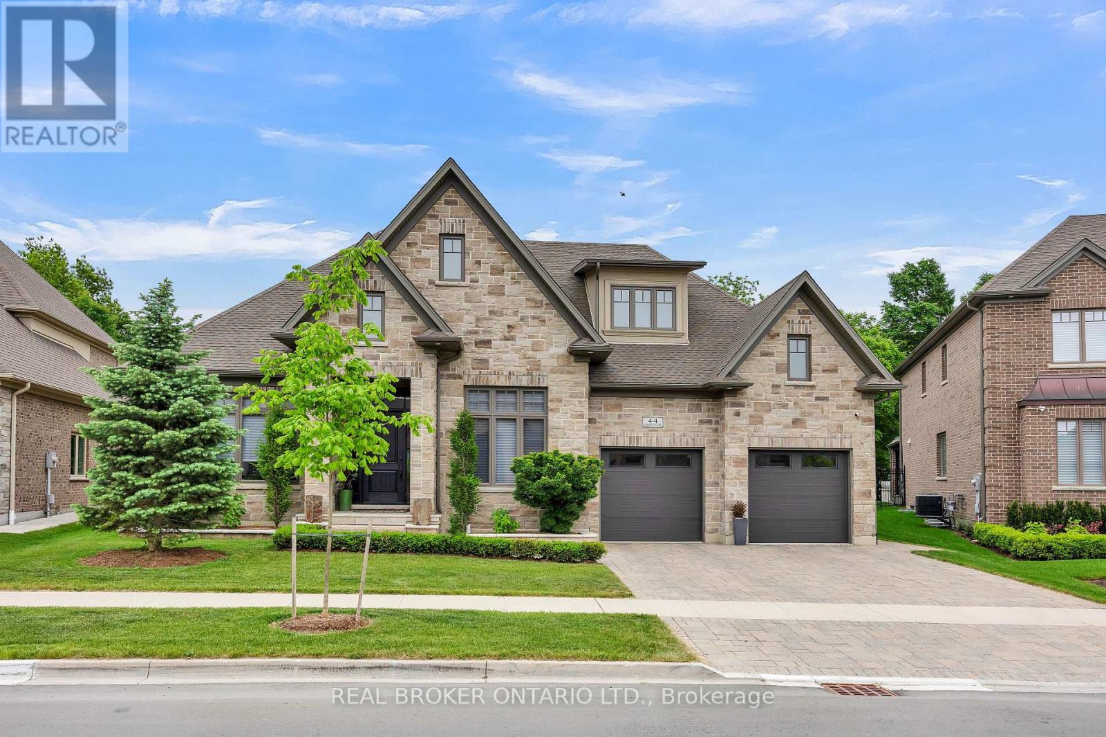 44 Pioneer Ridge Dr, Kitchener, ON N2P 0G6