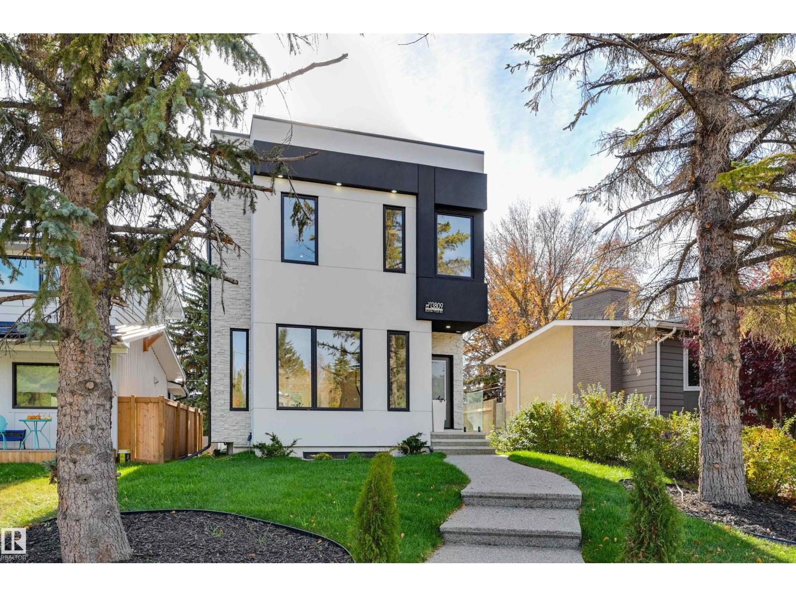 13809 Buena Vista Rd NW, Edmonton, AB T5R 5R9