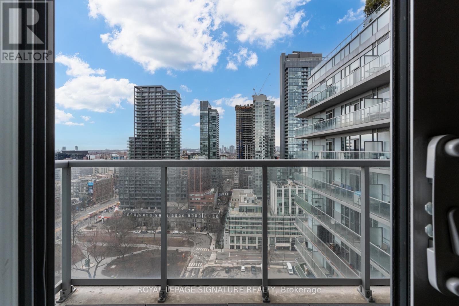 2108 352 Front St W, Toronto, ON M5V 0K3