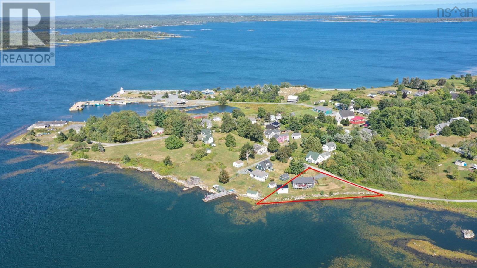 31 Medway St, Port Medway, NS B0J 2T0