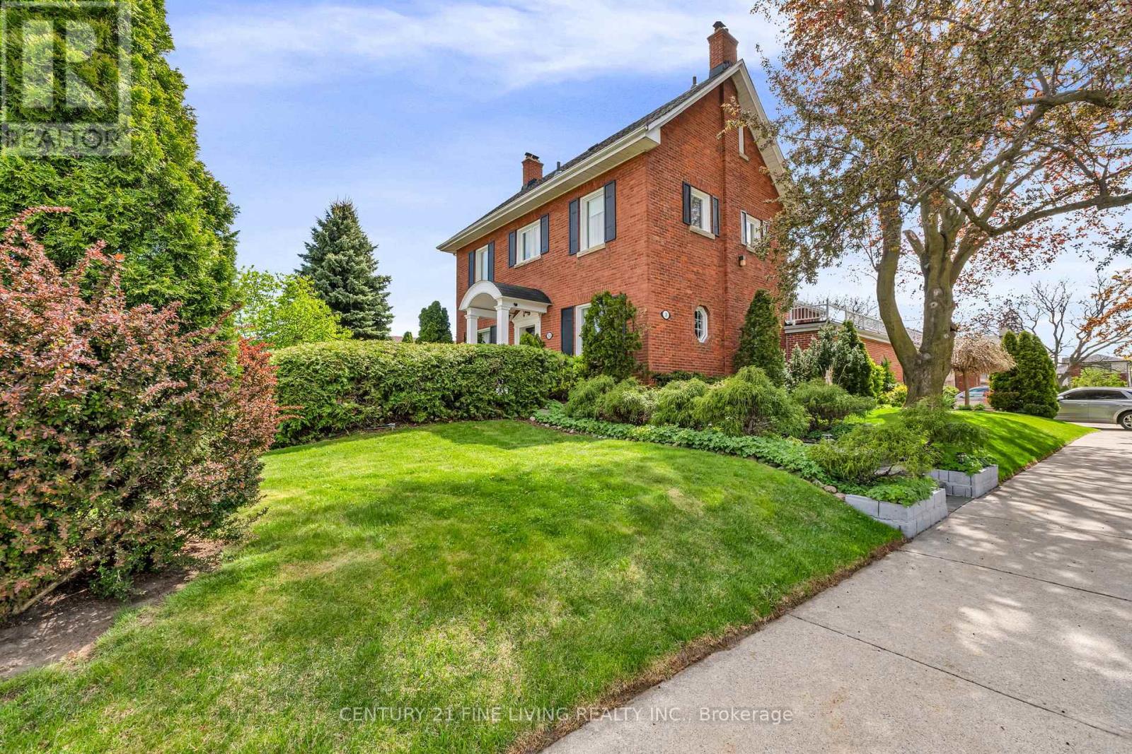 30 Norgrove Cres, Toronto, ON M9P 3C6