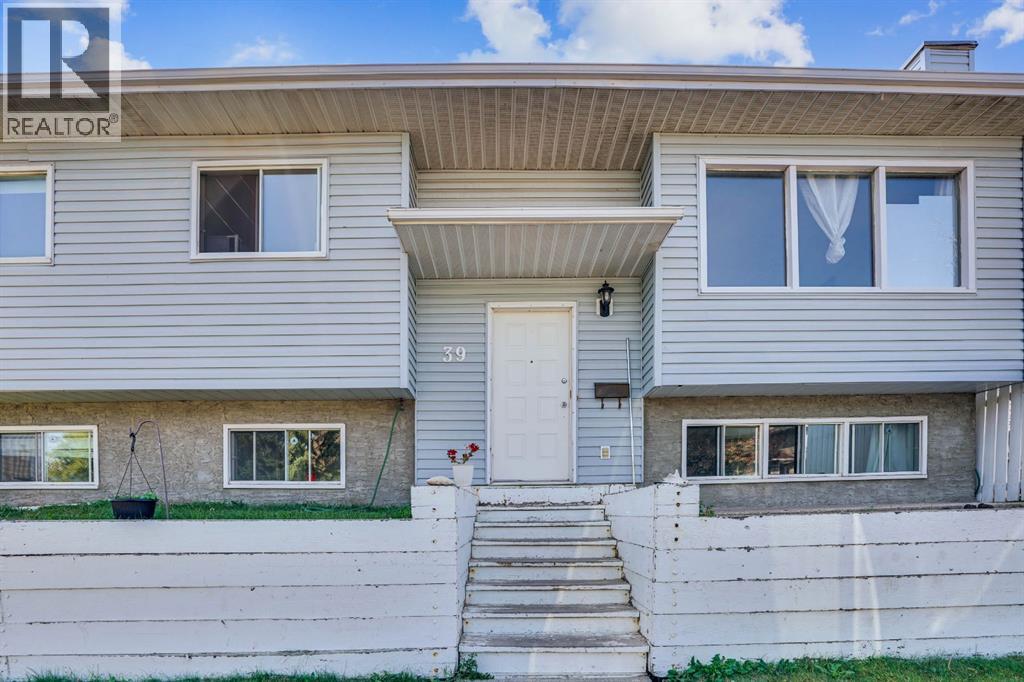 39 Ventura Rd NE, Calgary, AB T2E 8G1