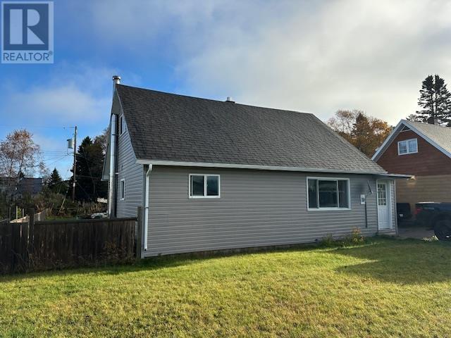 8 Laurier Ave, Terrace Bay, ON P0T 2W0
