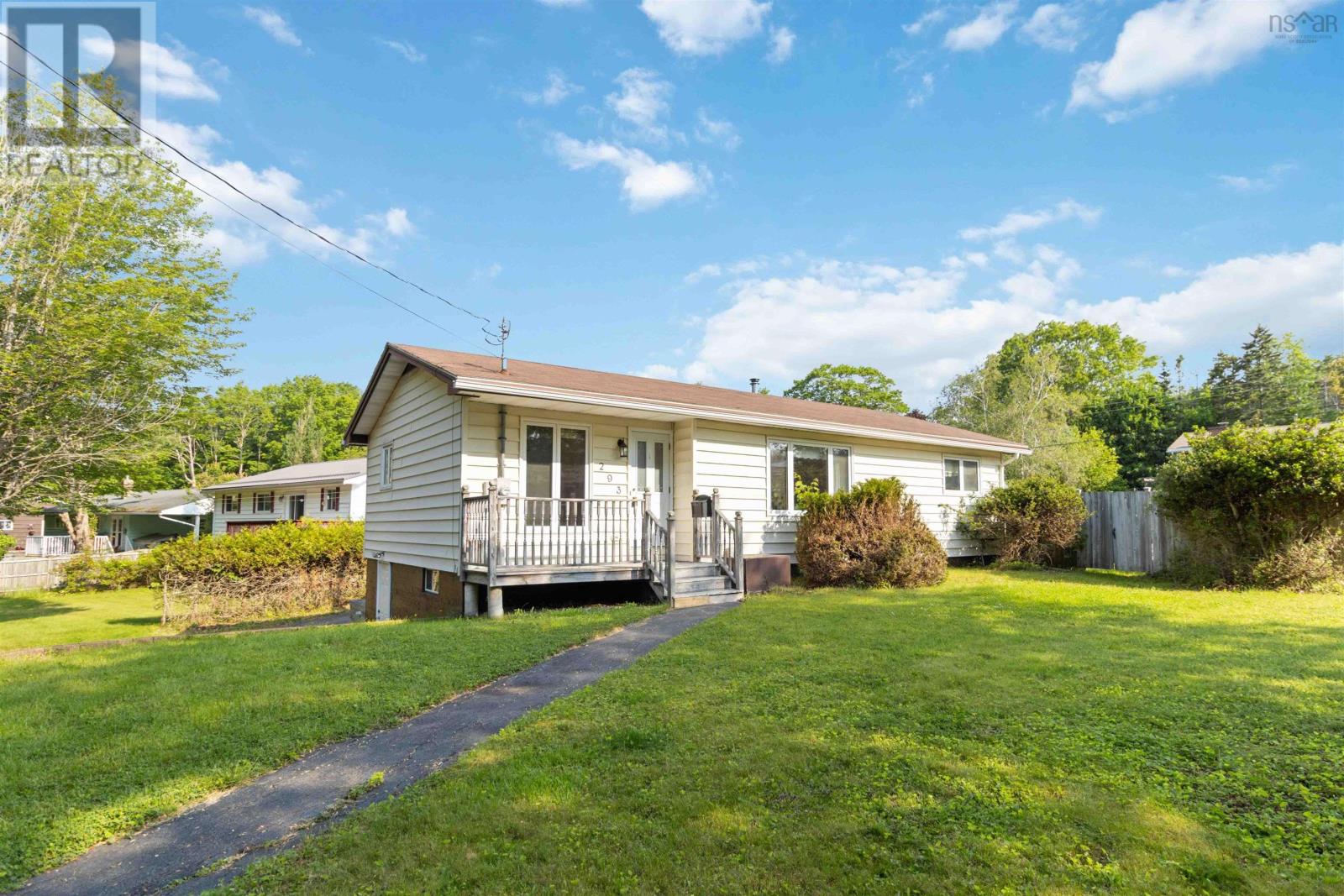 293 Kydd St, Bridgewater, NS B4V 3H2