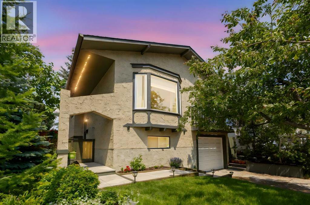 224 Sandstone Pl NW, Calgary, AB T3K 2X6