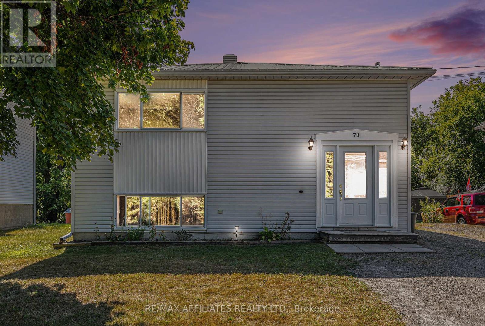 71 Stephen St, Smiths Falls, ON K7A 1K7