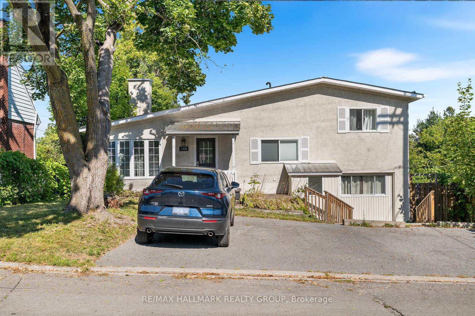 1305 Dorchester Ave, Ottawa, ON K1Z 8E8