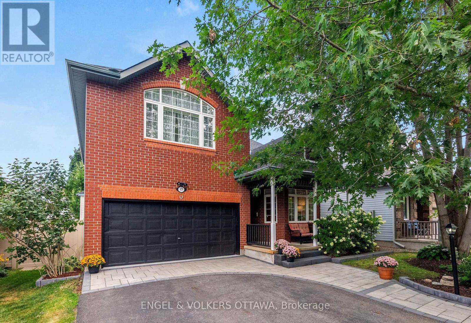 17 Colindale Ave, Ottawa, ON K2J 4V6