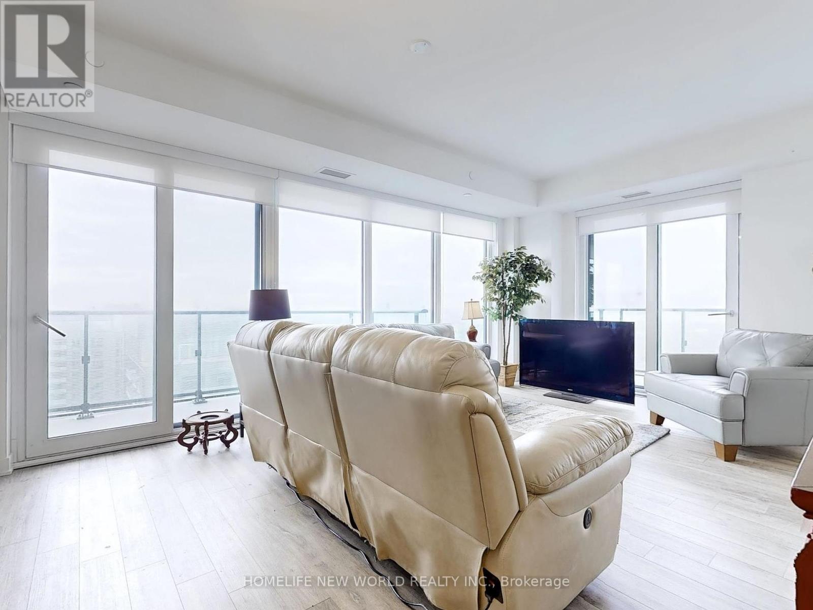 2410 105 Oneida Cres, Richmond Hill Langstaff, ON L4B 0H6