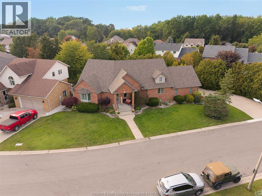 16 Meadow Ln, Essex, ON N8M 3C5