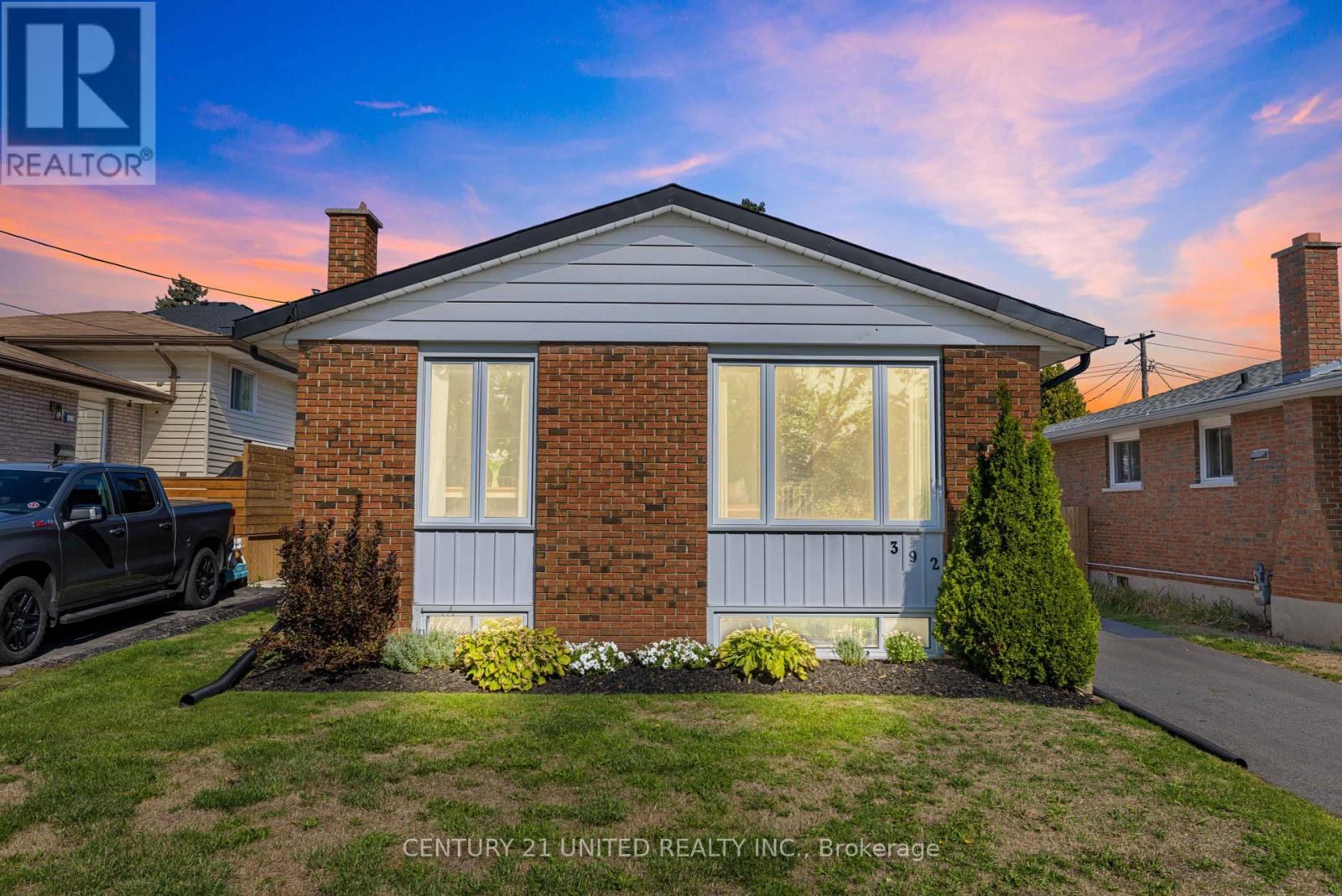 392 Wellington St Ward 5 St, Peterborough, ON K9H 5C2