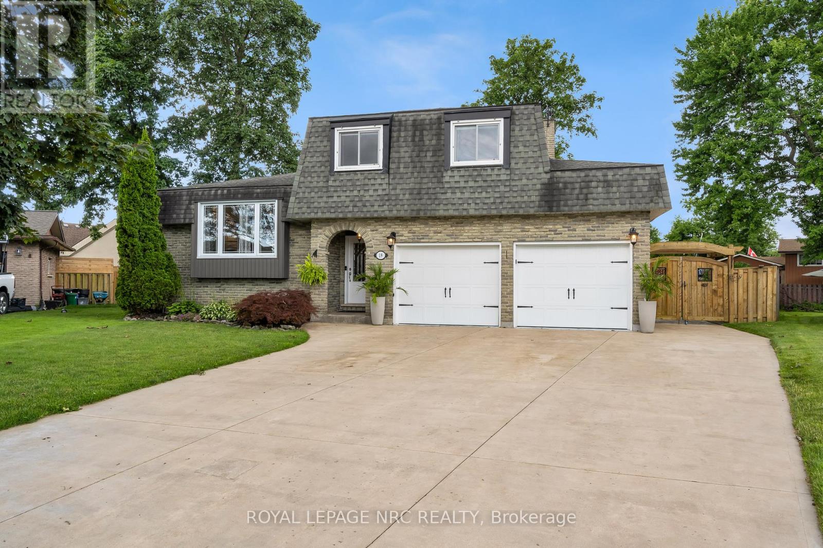 19 Little John Ct, Welland, ON L3C 5X3