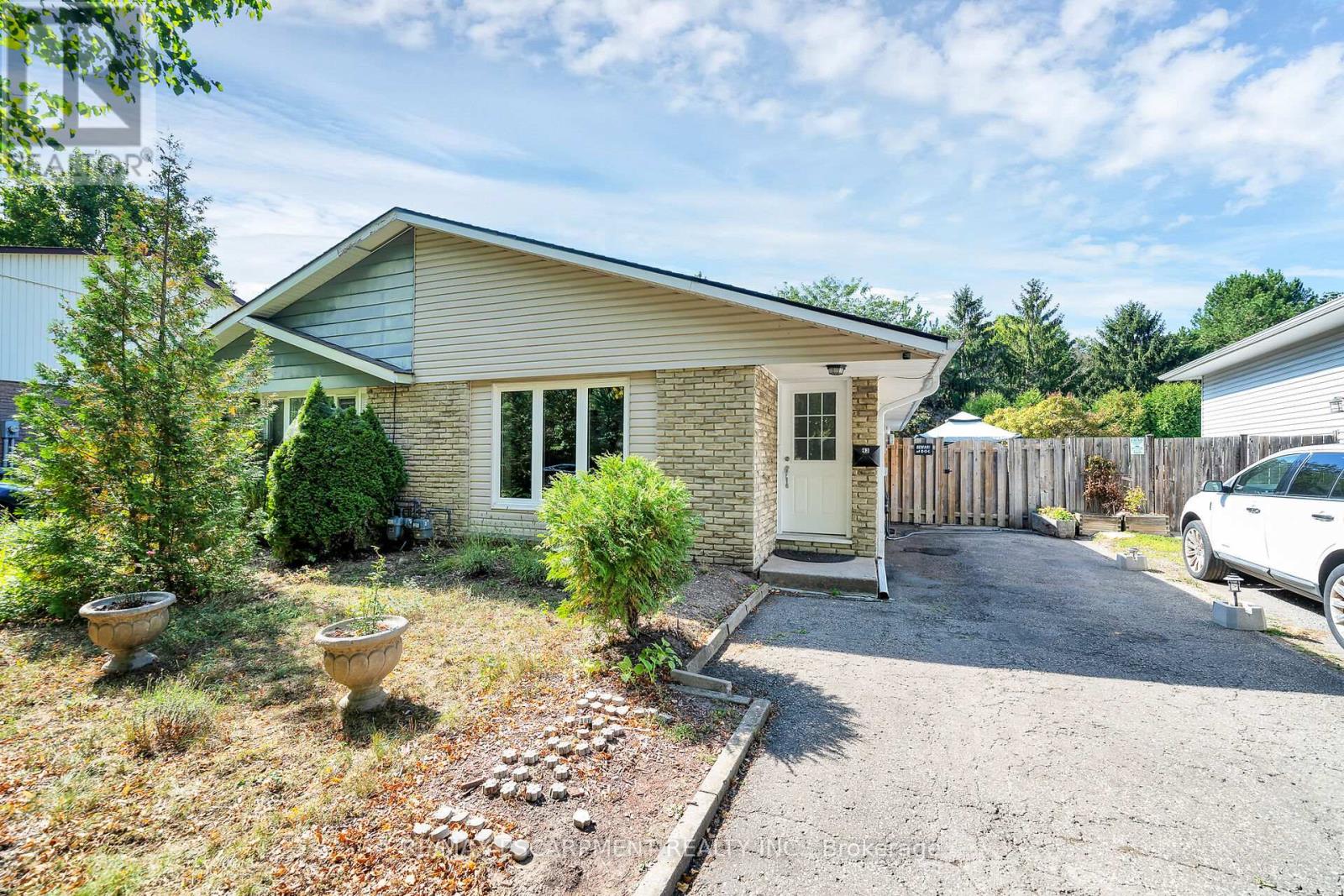 43 Elma St, St. Catharines, ON L2N 6Z2