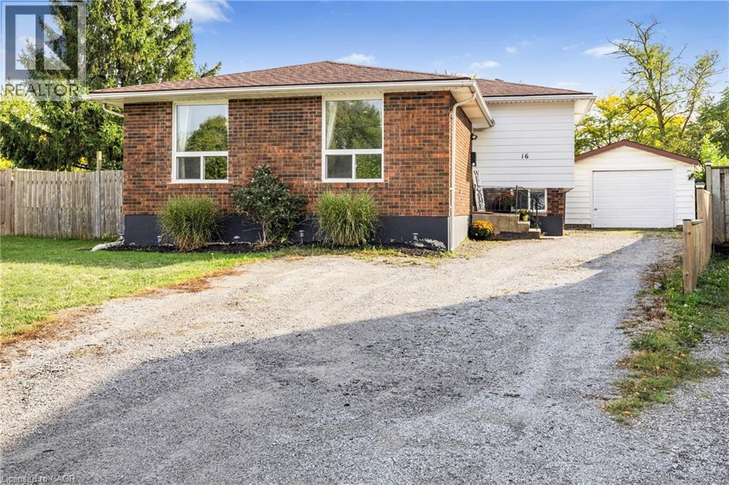 16 Roxborough Ct, St. Catharines, ON L2M 6E3