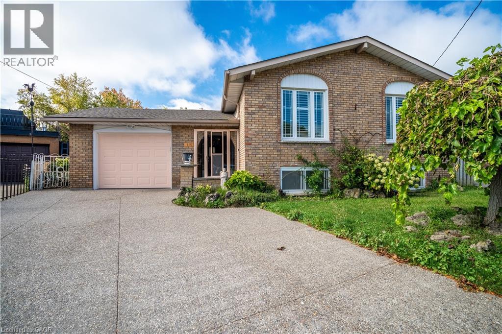 18 Villa Ct, Hamilton, ON L8W 1M2