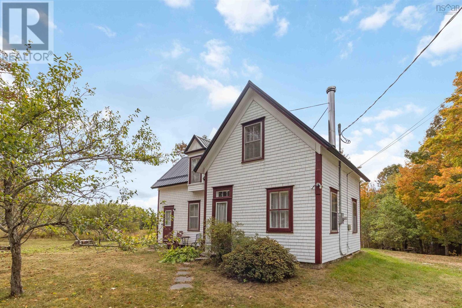 581 Stanburne Rd, Lunenburg, NS B0R 1A0