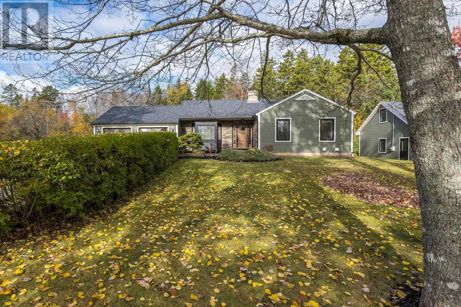 16 Canavan Dr, Lakelands, NS B0N 1Z0
